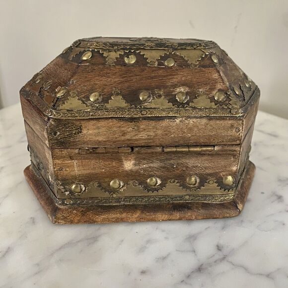 RARE VINTAGE HANDMADE BRASS IRON FITTED SOLID WOODEN CASH JEWELRY BOX Bedside - Picture 4 of 6